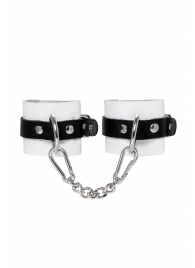 Бело-черные кожаные наручники с одним ремешком с люверсами - Pecado - купить с доставкой в Жуковском